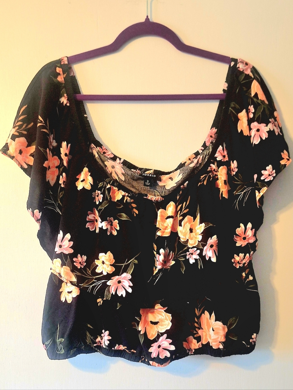 6 for $30 - Torrid Black Floral Scoop-Neck Crop Top